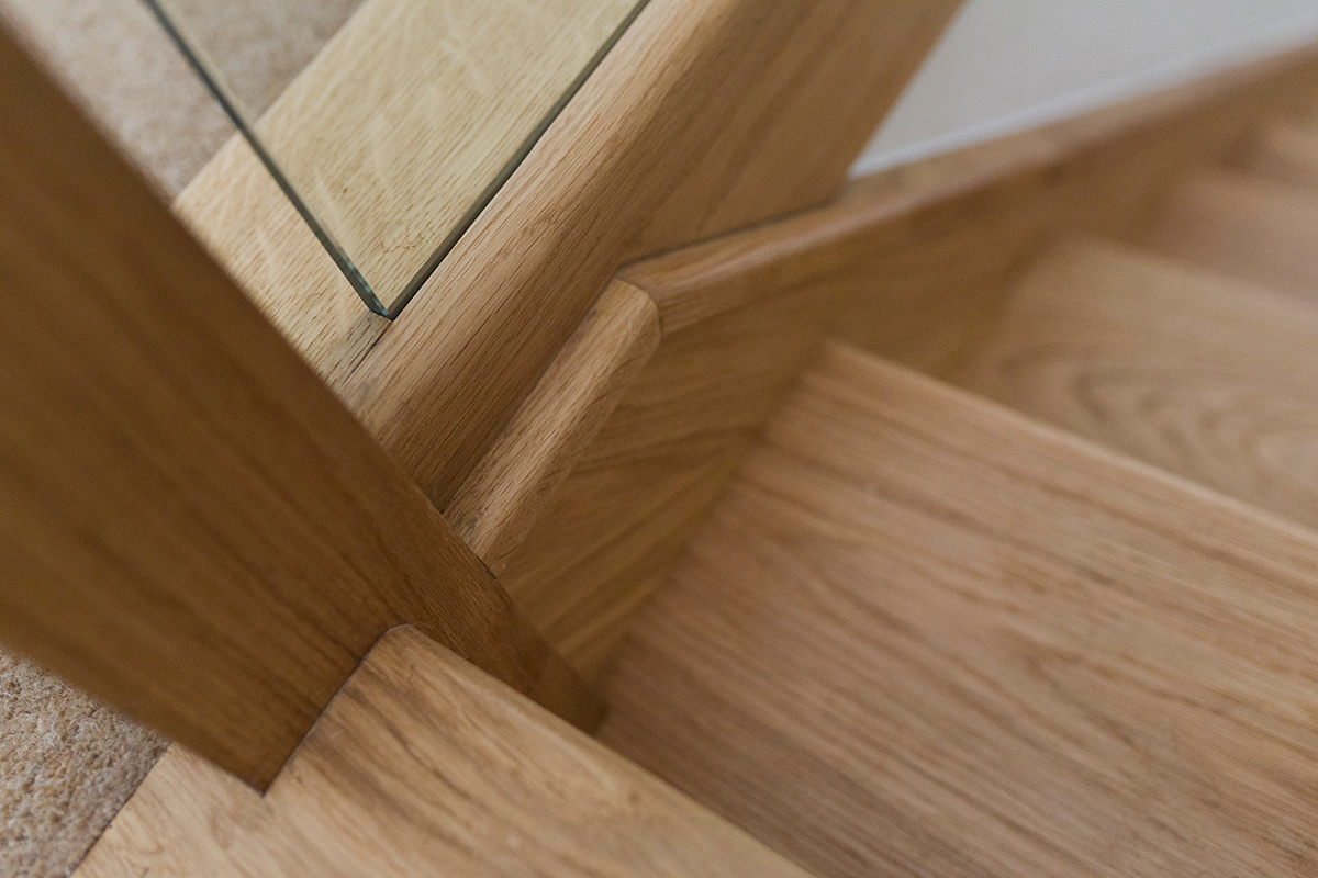 Oak & Glass Staircase Design